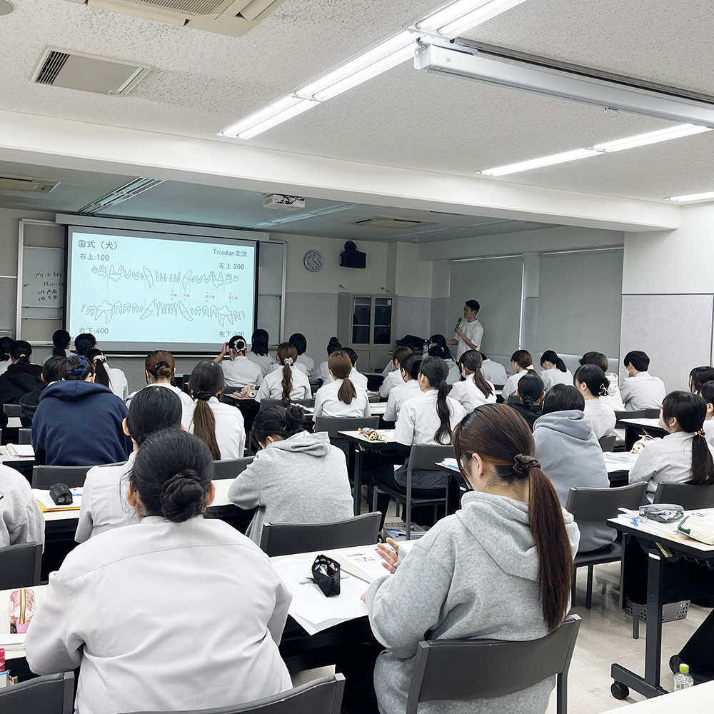 1年生が歯科衛生セミナーを受講